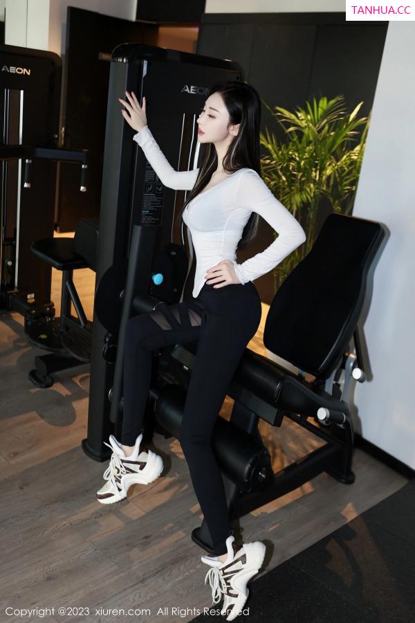   [XiuRen]高清写真图 2023.11.23 No.7705 田兮白 运动美腿第9张图片
